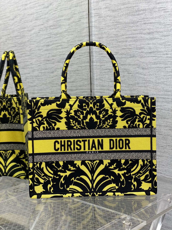 medium D*or book tote