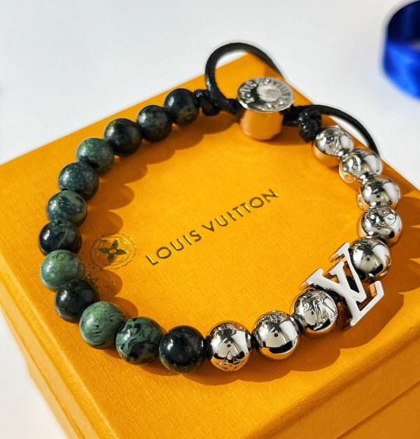l**is V*t*n bracelet