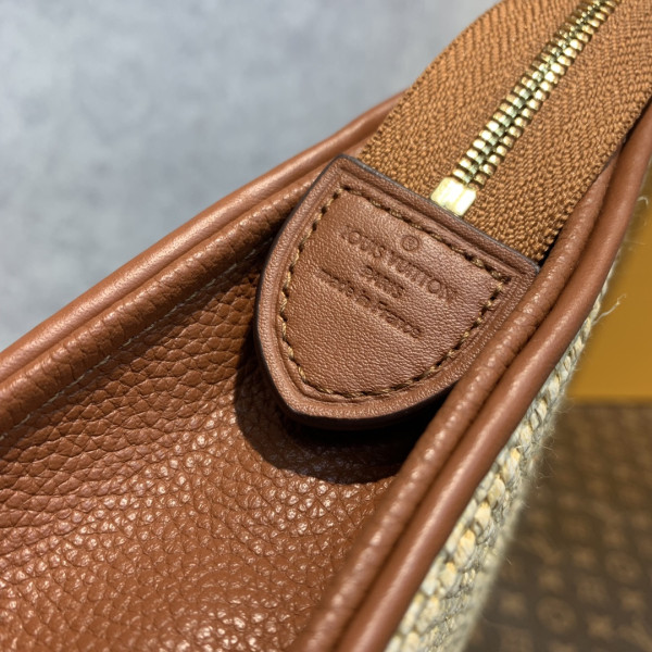 l**is V*t*n monogram raffia toiletry pouch