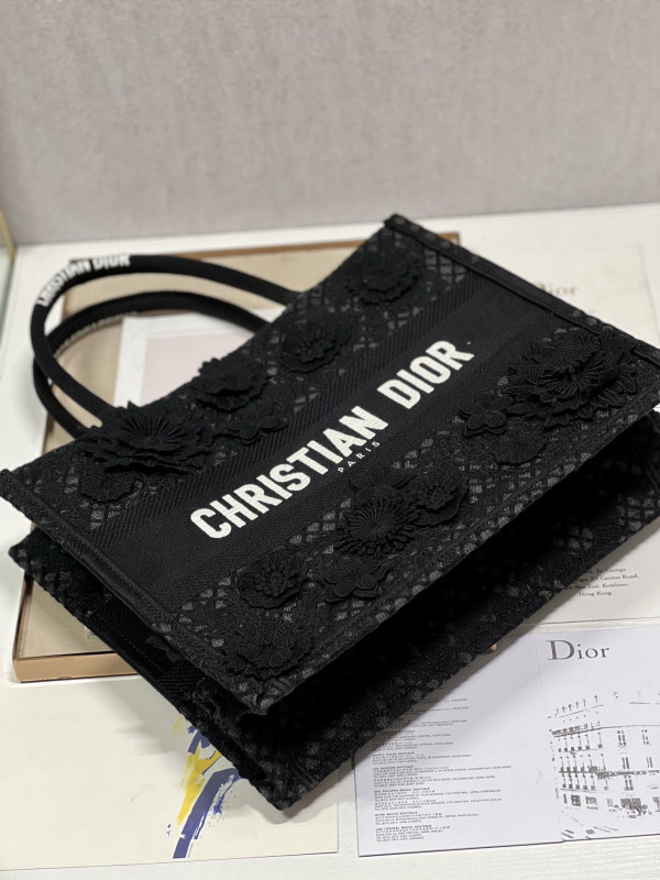 medium D*or book tote