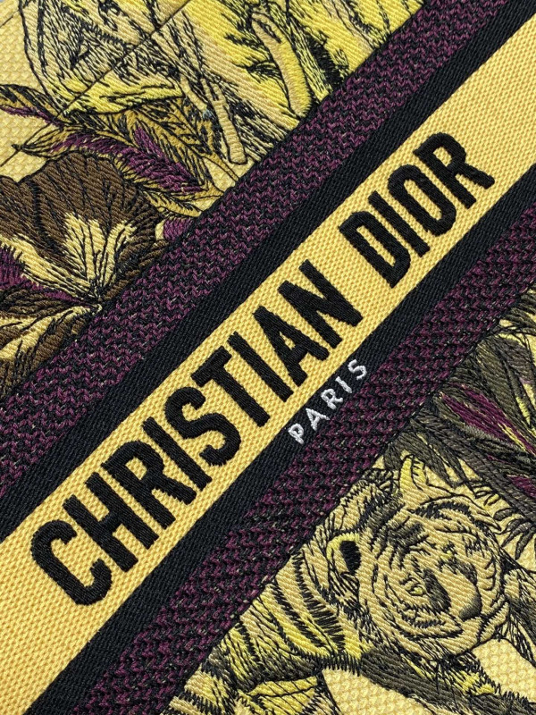 small D*or book tote