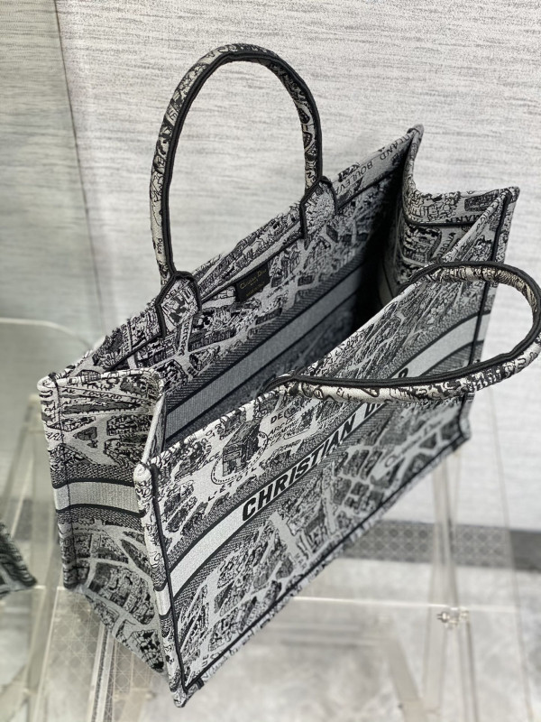 large D*or book tote