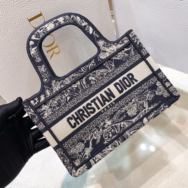 D*or book tote mini