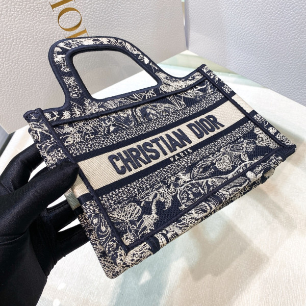 D*or book tote mini