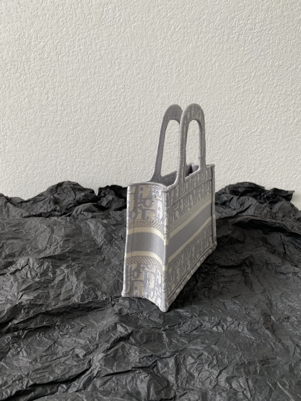 D*or book tote mini