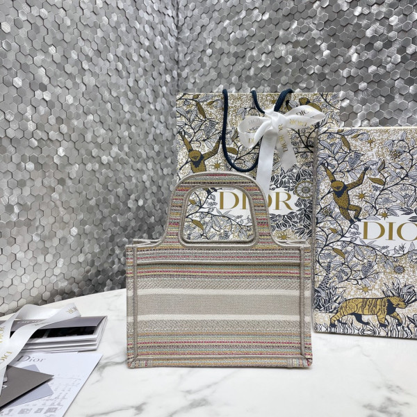 D*or book tote mini