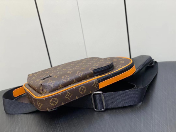 l**is V*t*n avenue slingbag