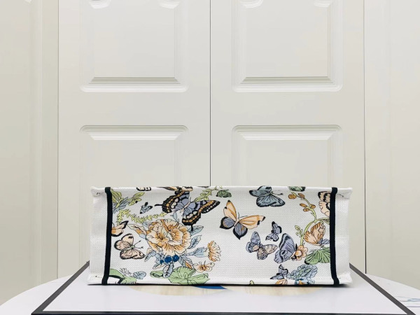 large D*or book tote