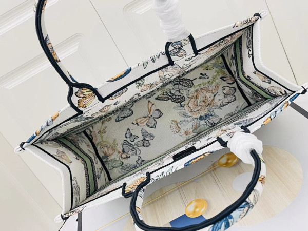 large D*or book tote