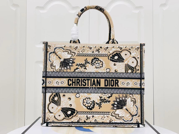 large D*or book tote