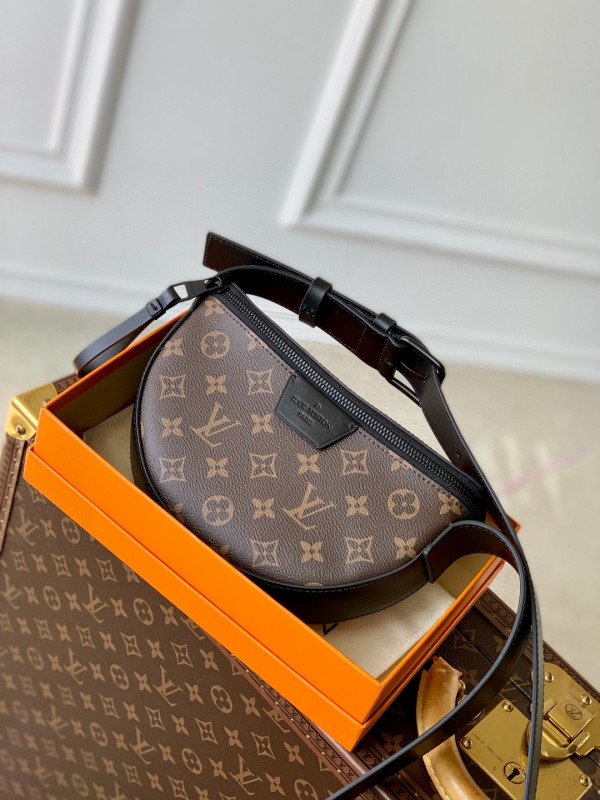 l**is V*t*n moon crossbody