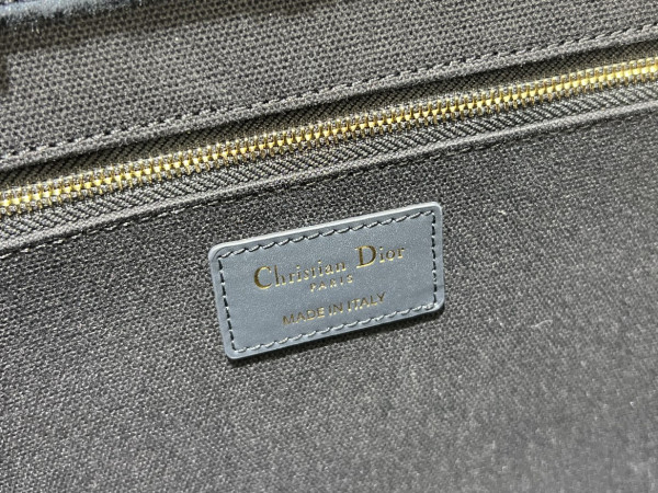 D*or oblique book tote-36×16×27cm