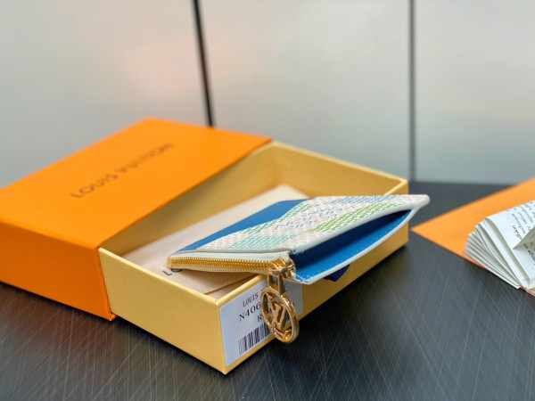 l**is V*t*n romy card holder-12*8*0.8cm