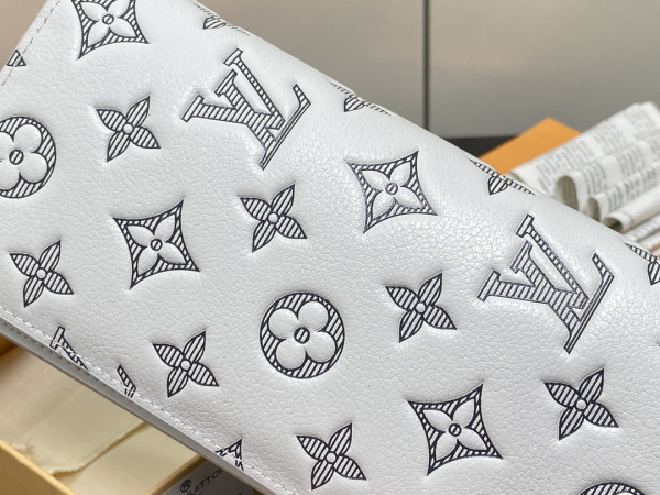 l**is V*t*n brazza wallet-10*19*2cm