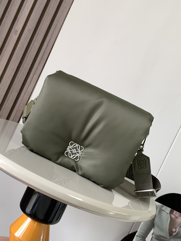 LOEWE Goya Puffer leather shoulder bag-23*17*9CM